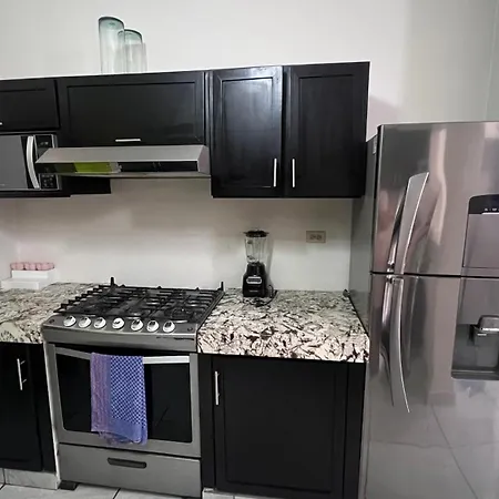 Casa Con Alberca Y Entrada Independiente