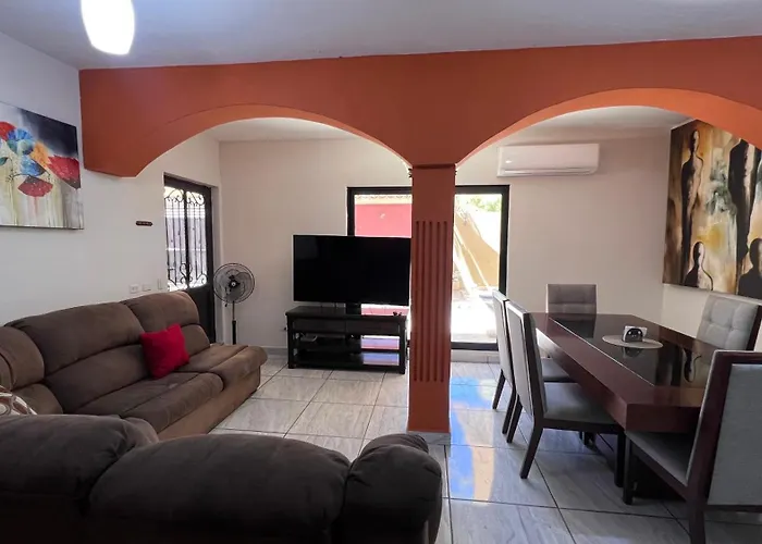 Casa Con Alberca Y Entrada Independiente