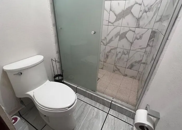 Casa Con Alberca Y Entrada Independiente *